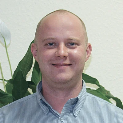 Portraitaufnahme von Daniel Zschau, Assistent der Einrichtungsleitung pro civitate Seniorenresidenzen GmbH in Großenhain